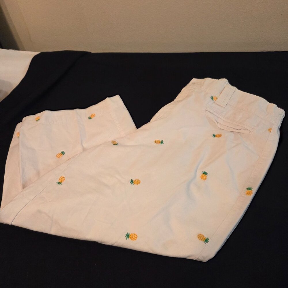 Basic Editions Womens Large Stretch White Capris With Embroidered Pineapples